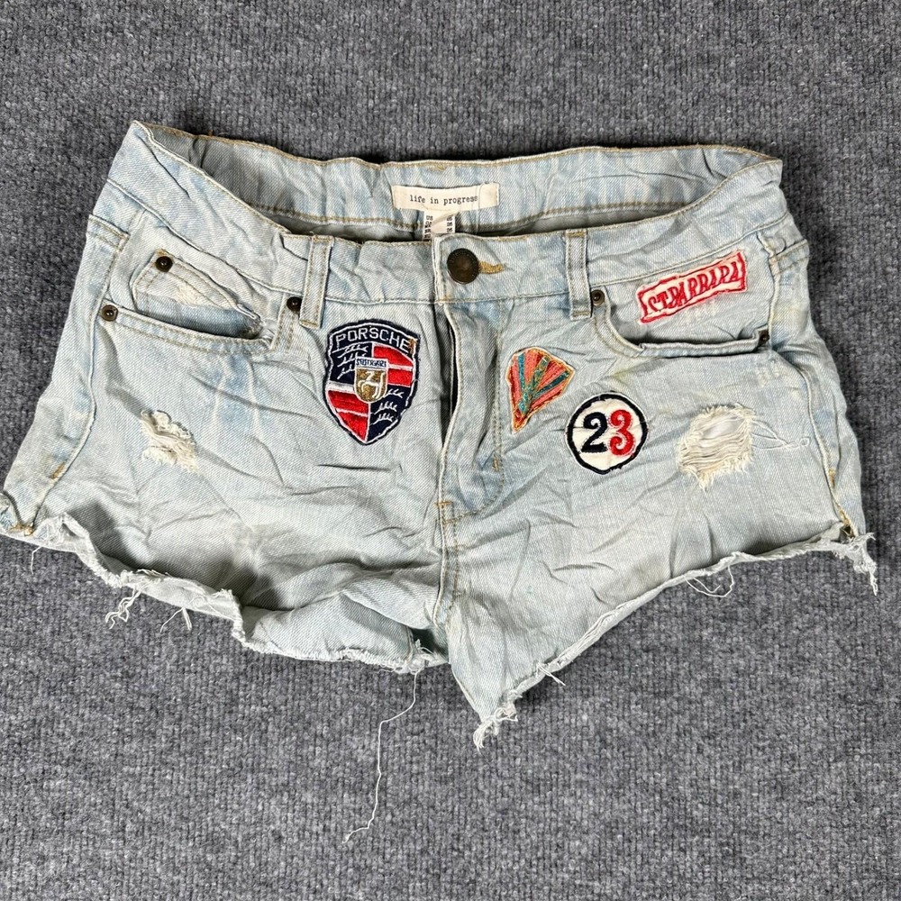 Life In Progress Shorts Womens Size 26 Light Wash Distressed Patch Denim Racing